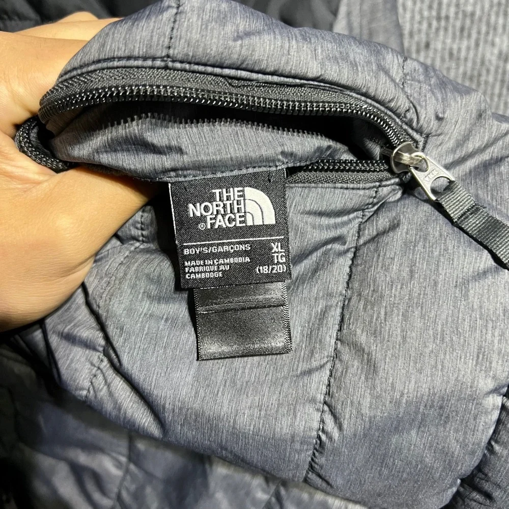 The North Face Puffer Jacket Boys XL Grey Black Chimborazo Fleece Lined Full Zip